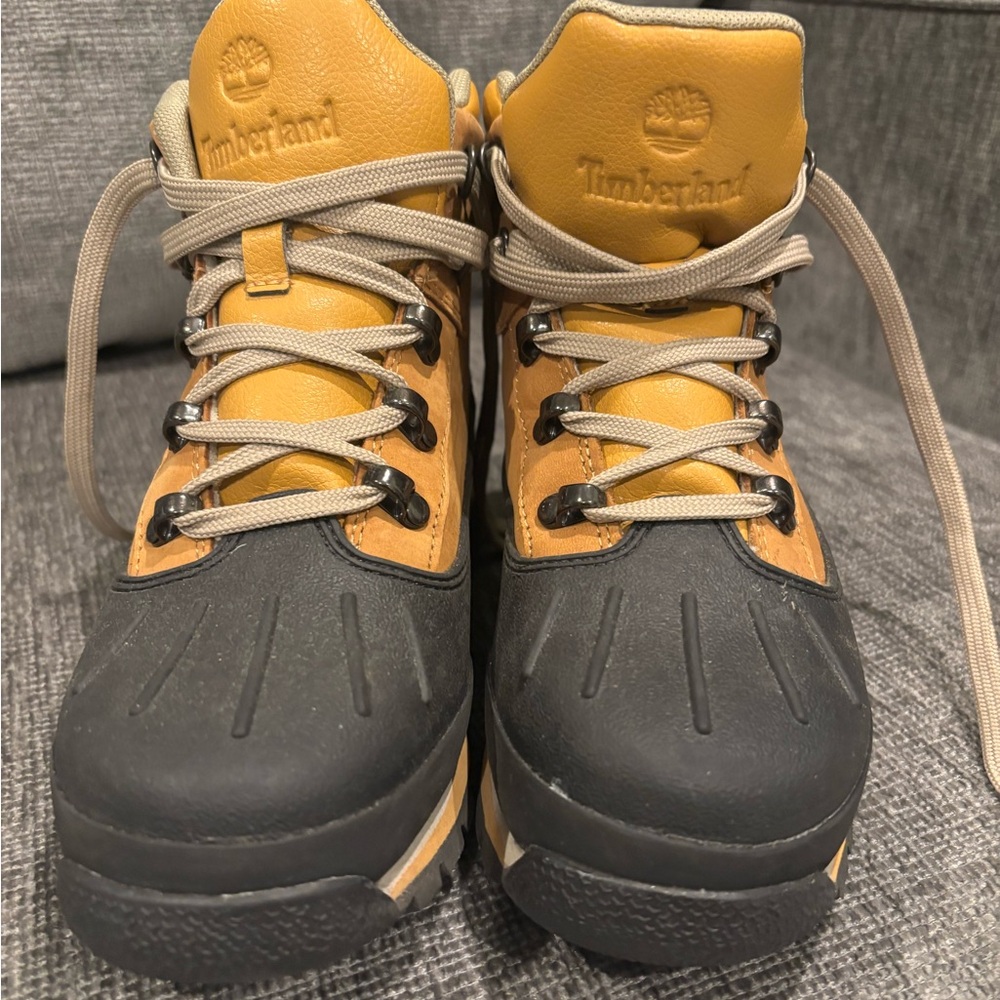 Timberland Boys insulated Snow/Rain Boots Size 4 Wheat Waterproof - Near Perfect